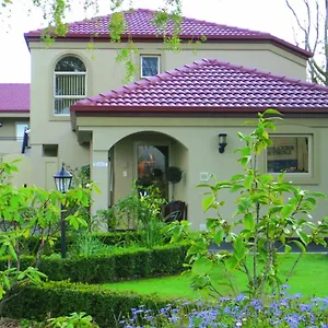 https://lorenzo-motor-lodge.top-hotels-christchurch.com